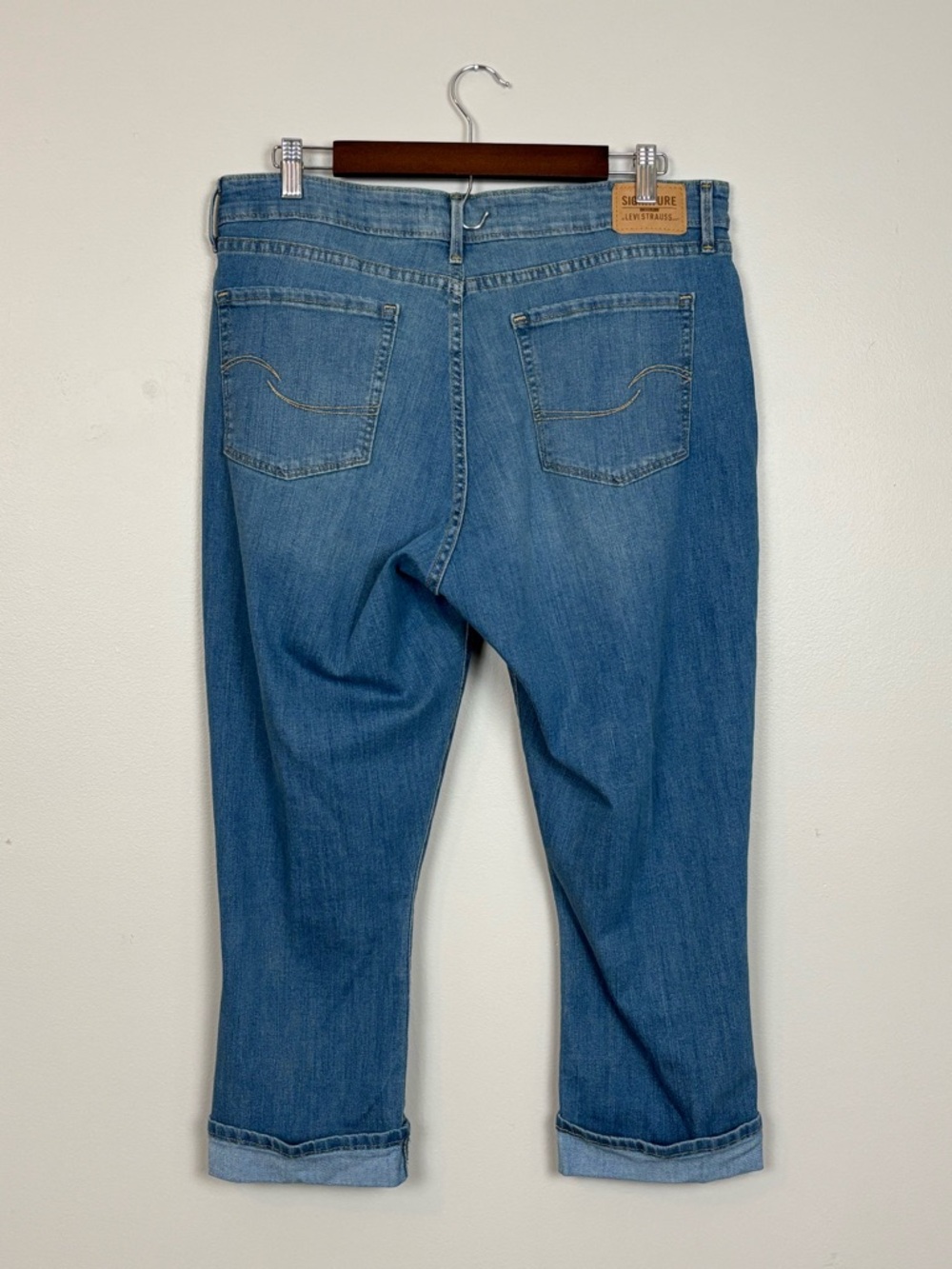 Levi Straus Capri Womens 16 Light Blue Gold Signature Mid Rise Capri Stretch - Picture 4 of 10